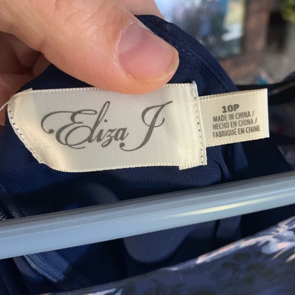 Fun Flower Ruffle dress - Picture 4 of 4